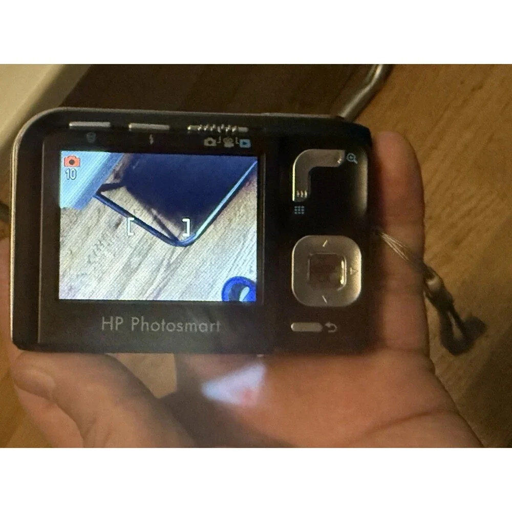 HP PhotoSmart M447 5.0 Digital Camera - Black W/ strap